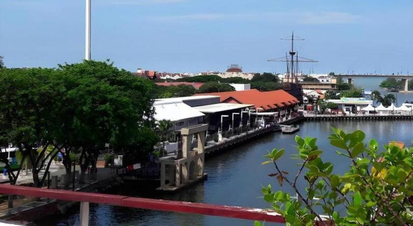 Styles Hotel Malacca Exteriör bild